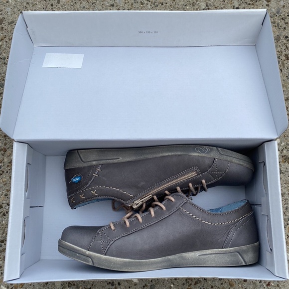 Cloud Aika Zip Sneaker - Picture 6 of 10